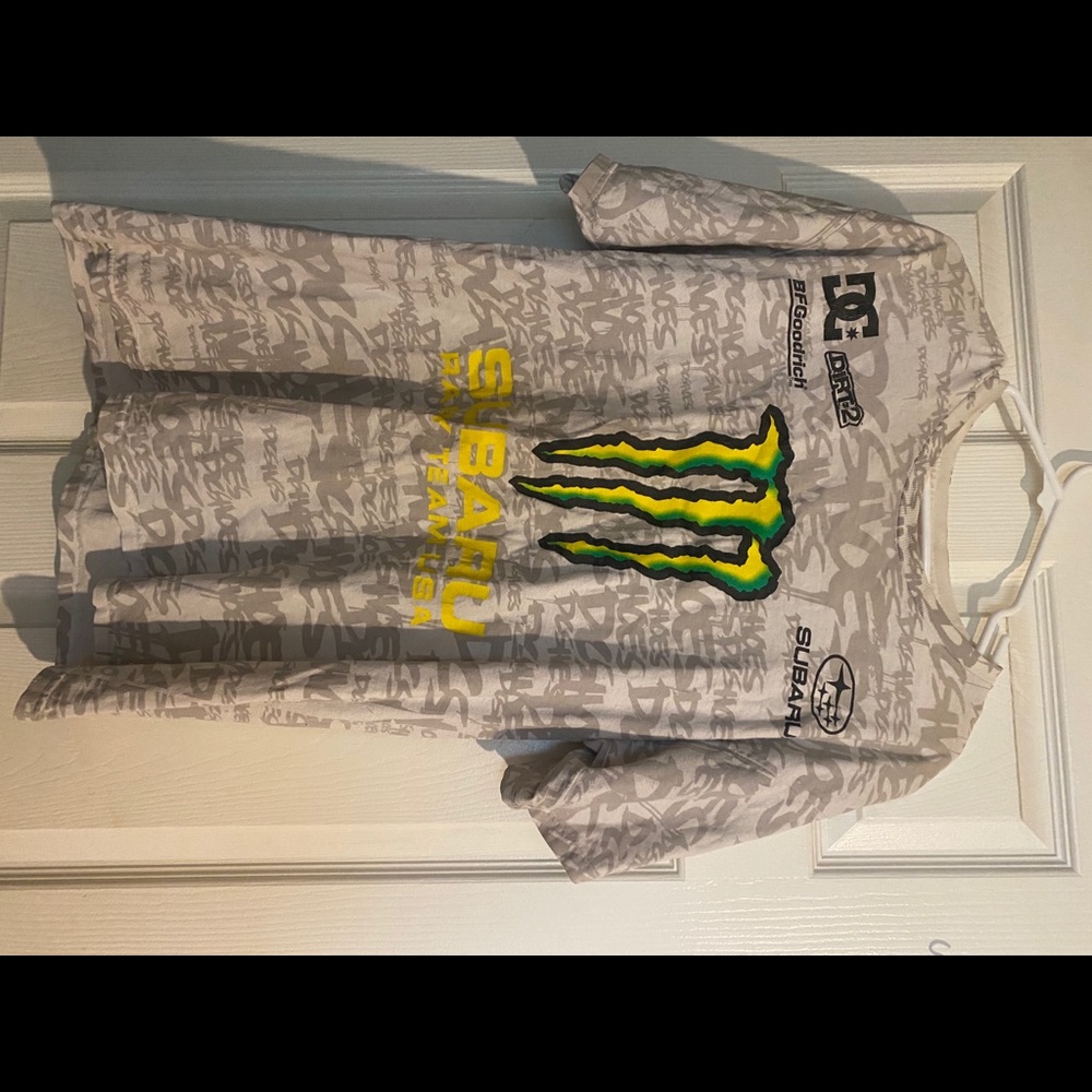 Men’s DC shirt